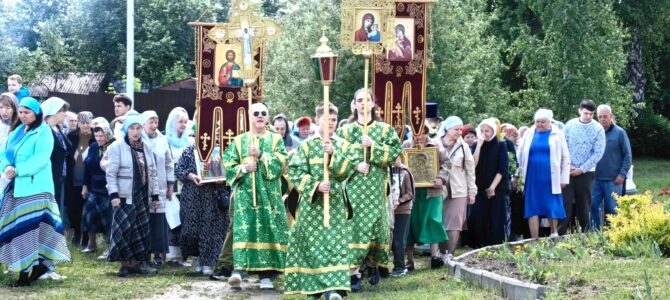 Престольный праздник в Троицком храме села Пирочи Престольный праздник в Троицком храме села Пирочи
