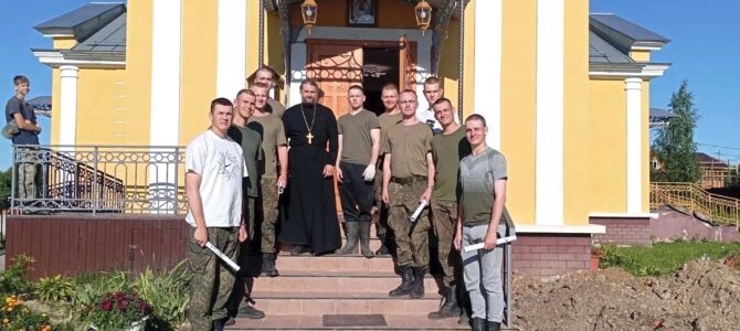 Гости на приходе Троицкого храма села Пирочи Гости на приходе Троицкого храма села Пирочи